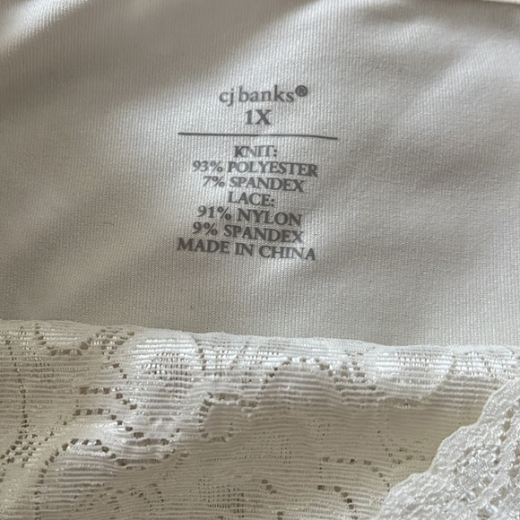 Beautiful tank with lace accent. - Picture 3 of 3